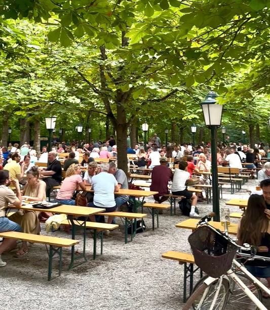 Aumeister Biergarten München: Steckerlfisch & Englischer Garten