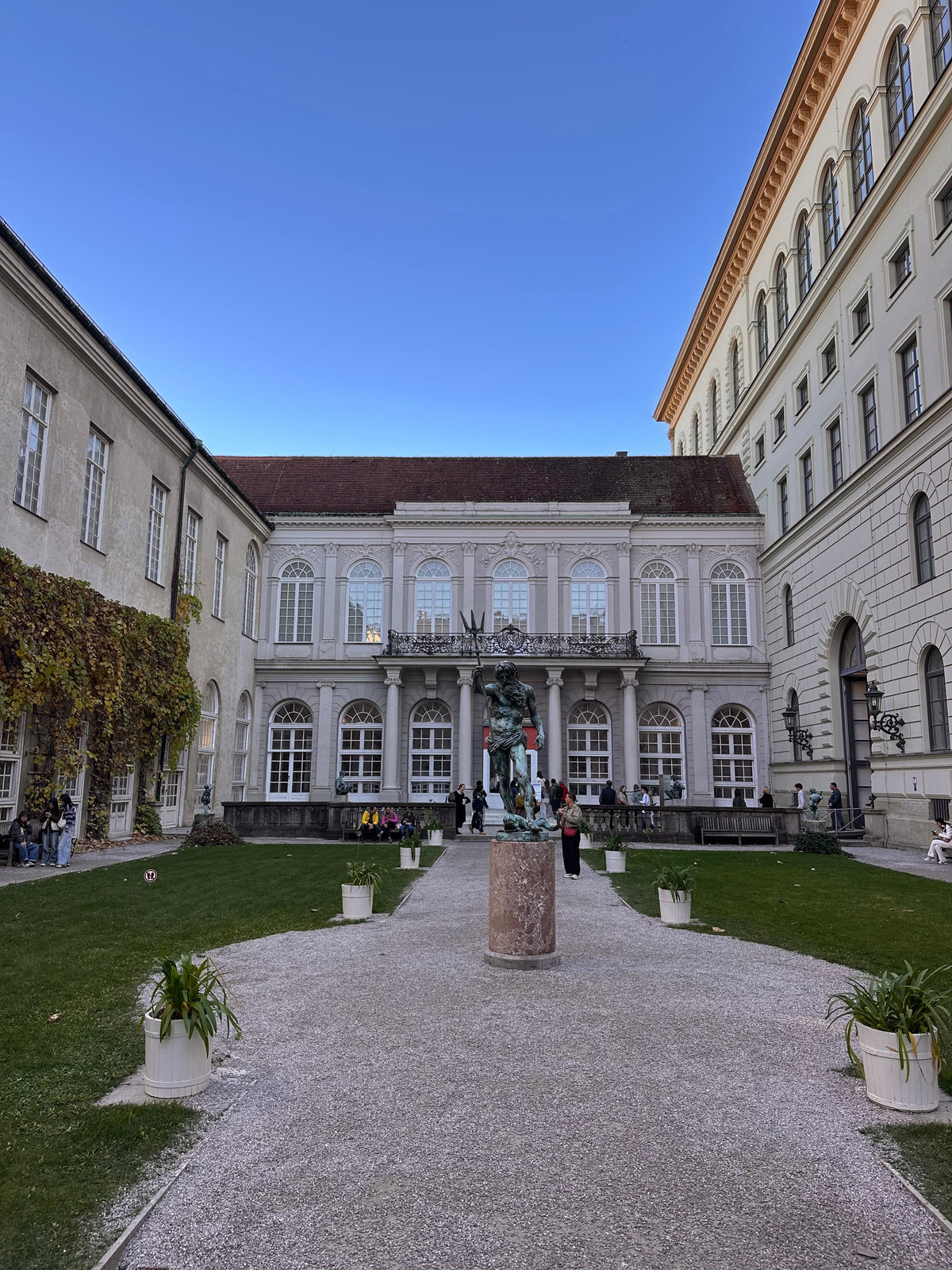 Residenz München: Königliche Geschichte, Schatzkammer & Hofgarten