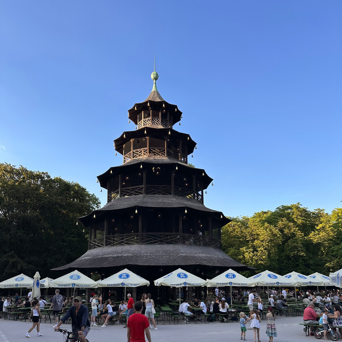 Biergarten am Chinesischen Turm im Englischen Garten München