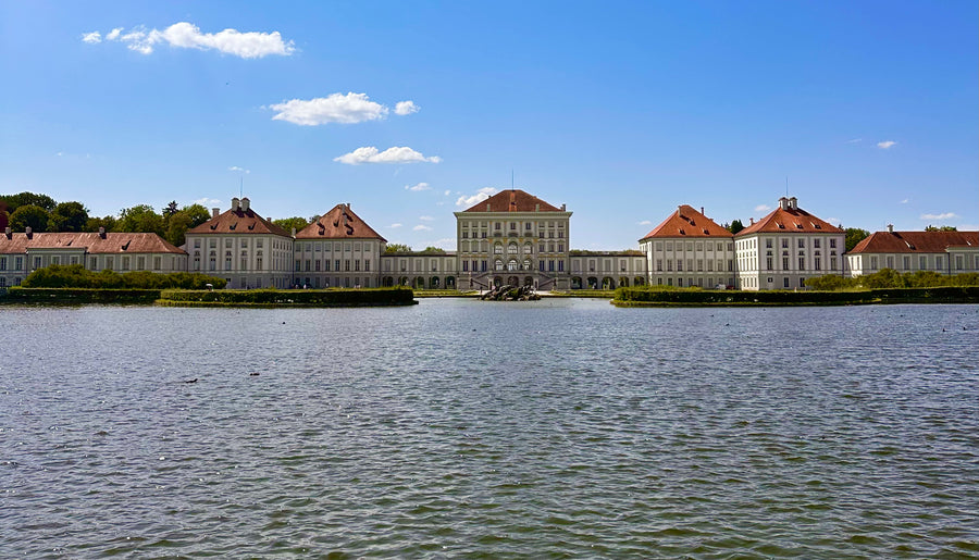 Blick auf das Barock- und Rokoko- Schloss Nymphenburg