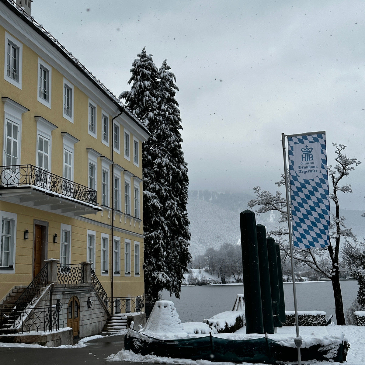 Herzogliches Bräustüberl Tegernsee im historischen Schlossensemble