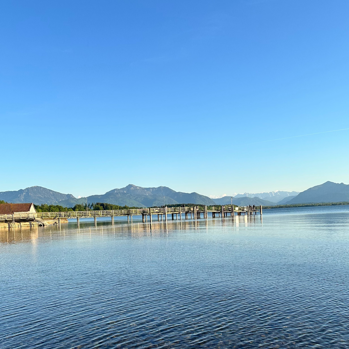 Chiemsee mit Blick auf die Chiemgauer Alpen