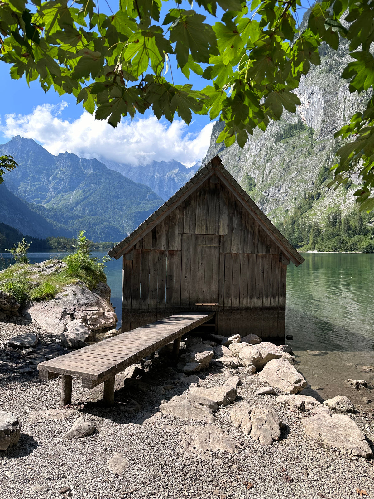 Spiegelungen der Berge im ruhigen Obersee