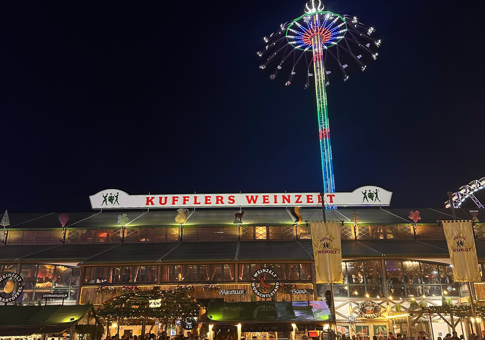 Kuffler's Weinzelt auf dem Oktoberfest in München
