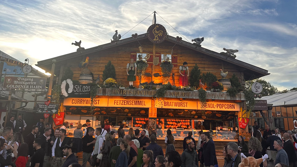 Goldener Hahn auf dem Oktoberfest 2026 in München