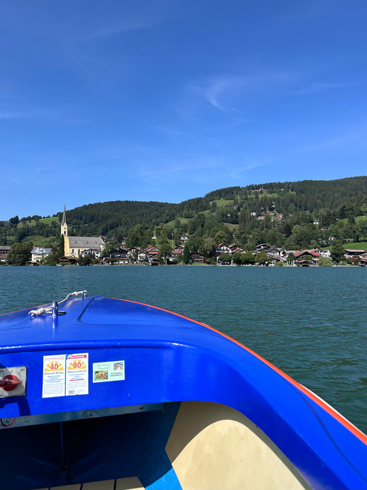Schliersee mit Bergkulisse in Oberbayern