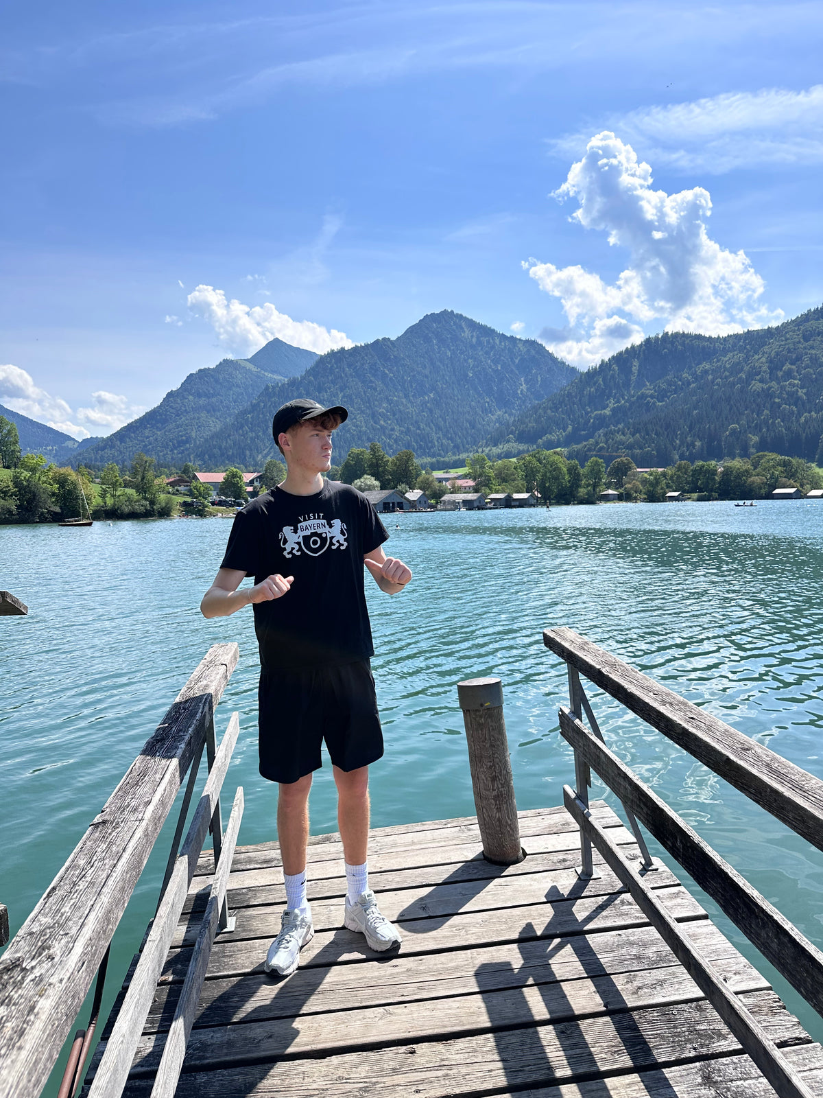 Sommerlicher Schliersee mit Berglandschaft