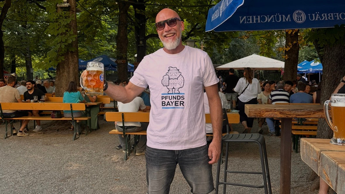 Pfundsbayer T-Shirt von VisitBayern im Biergarten